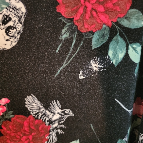 Torrid Super Soft fabric skull/floral tank size 00/Large - Picture 2 of 7